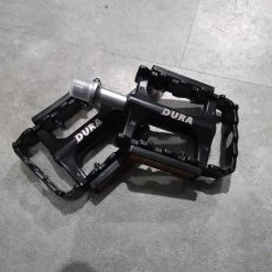Dura Flat Pedals